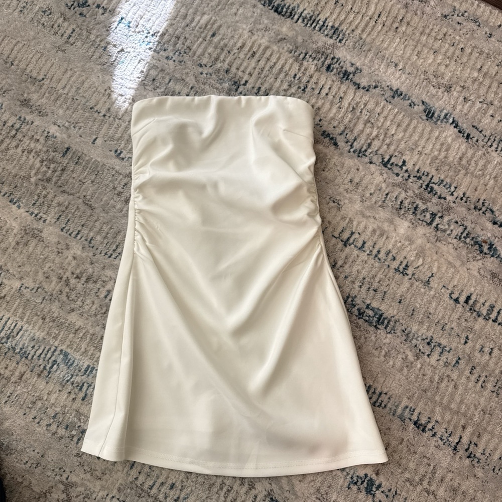 Super down mini white strapless dress